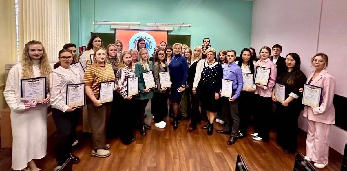 Учителя лицея №3 Люберец поздравили с победой в муниципальном этапе педагогического конкурса⁣ «Педагогический дебют – 2025»