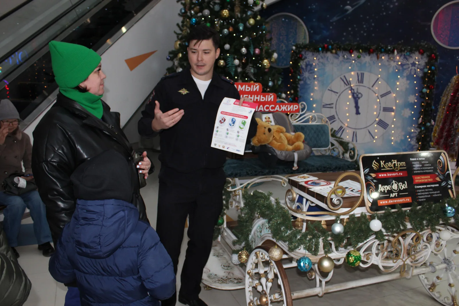 Инспекторы ГАИ напомнили жителям Люберец о соблюдении правил перевозки детей