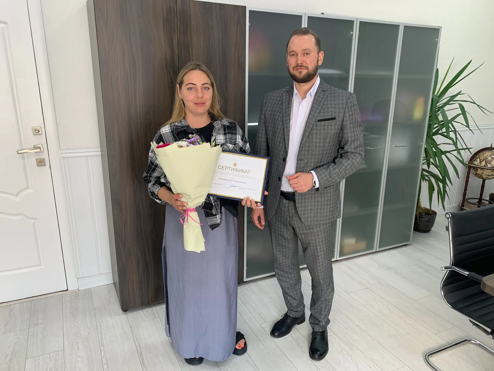 Первые три сертификата на переселение из аварийного жилья вручили жителям Люберец