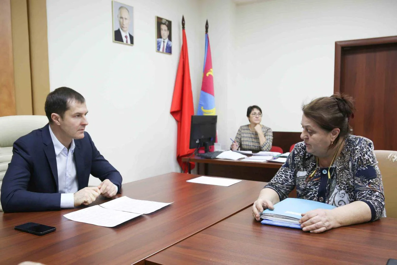 Владимир Волков во время приема жителей Люберец ответил на их вопросы