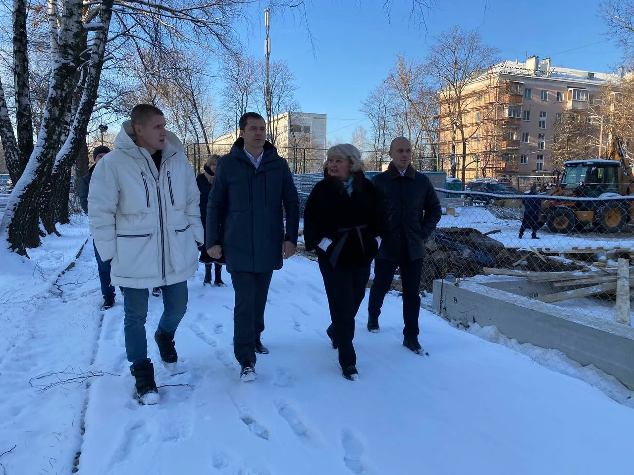 Владимир Волков проверил возведение спортивного комплекса на территории гимназии Люберец