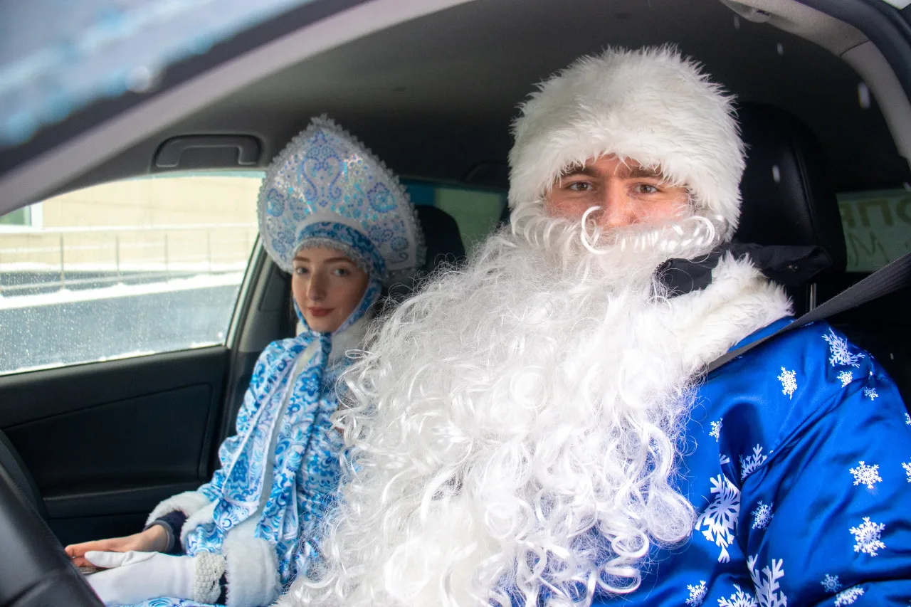 Подмосковная «Молодая Гвардия Единой России» накануне Нового года дала старт автопробегу Дедов Морозов