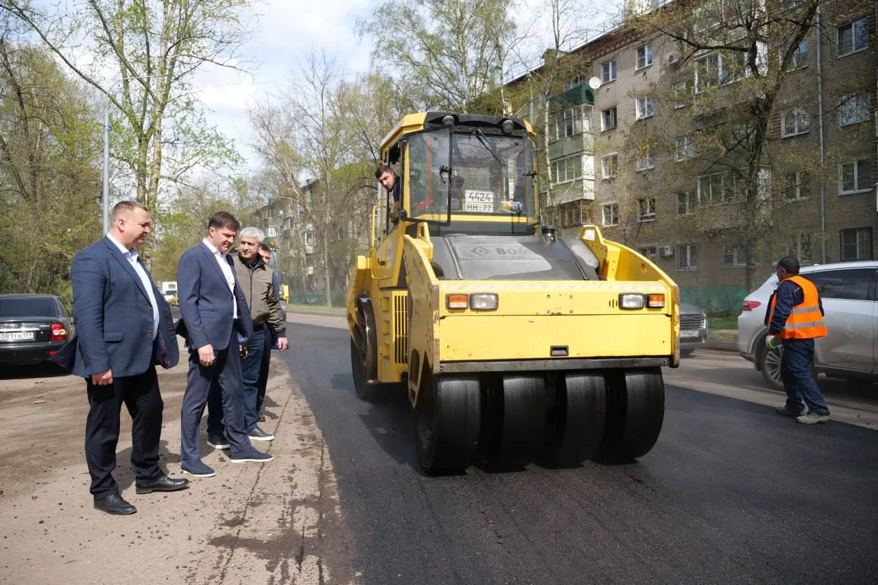 Владимир Волков проверил работы по ремонту дорог в Люберцах