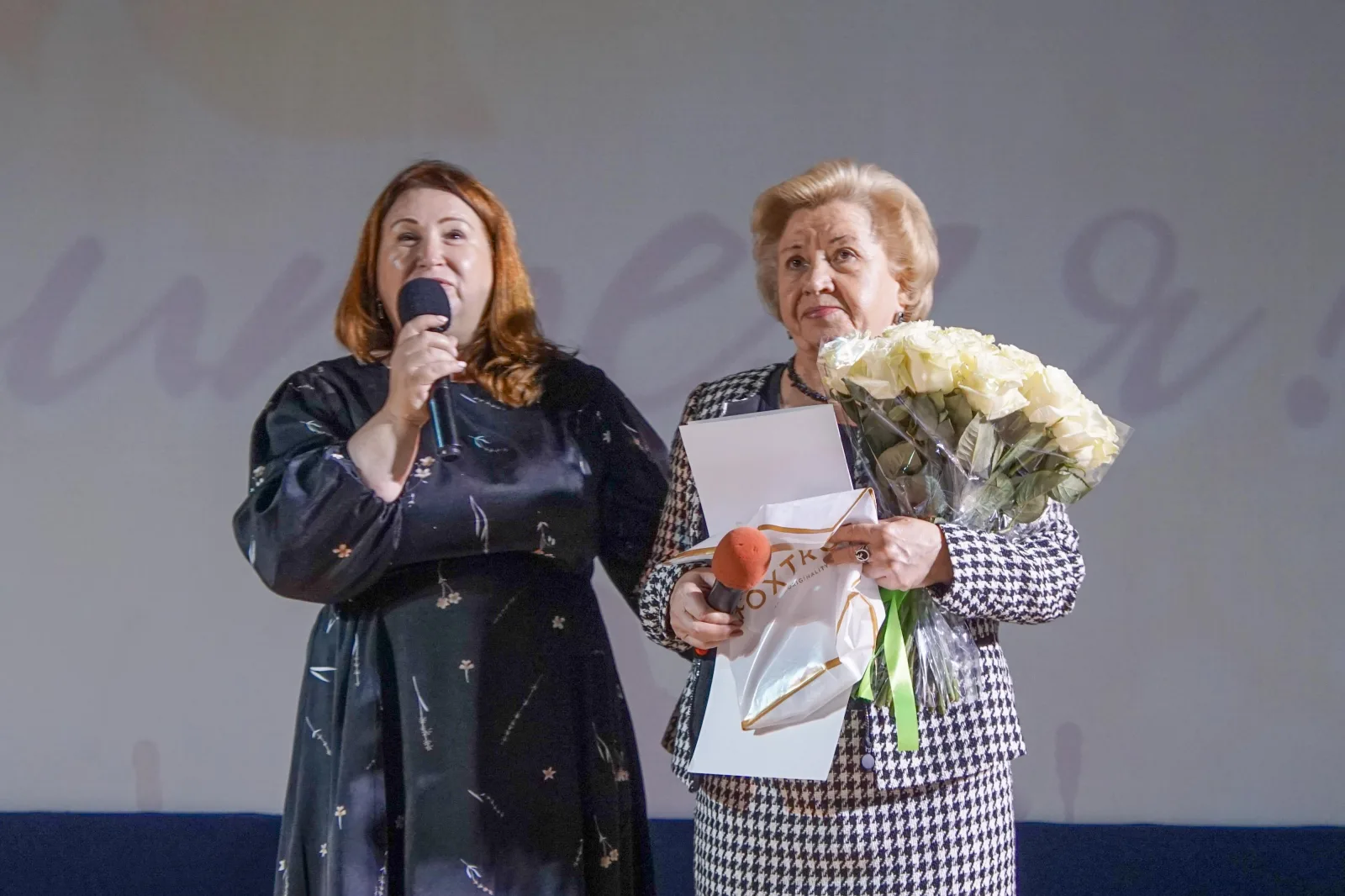 Партийцы и сторонники «Единой России» поздравили учителей Люберец с предстоящим профессиональным праздником