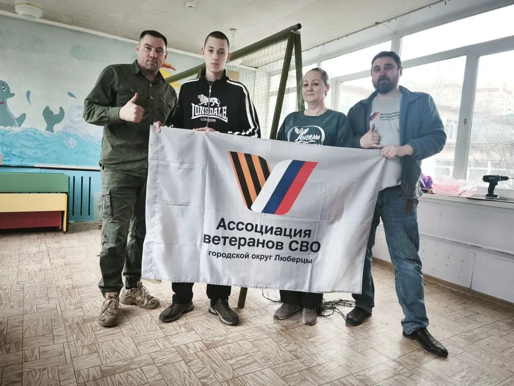 Студент люберецкого техникума инициировал плетение маскировочных сетей вместе с ветеранами СВО