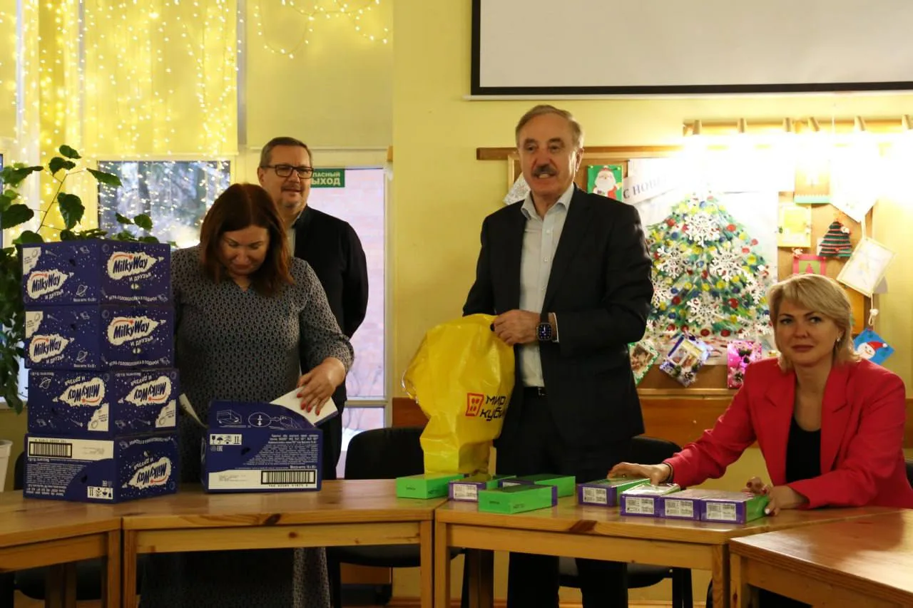 Партийцы из Люберец передали подарки детям, оставшимся без родителей