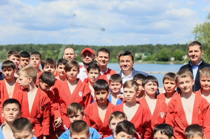 Губернатор посетил фестиваль пляжного самбо в Люберцах