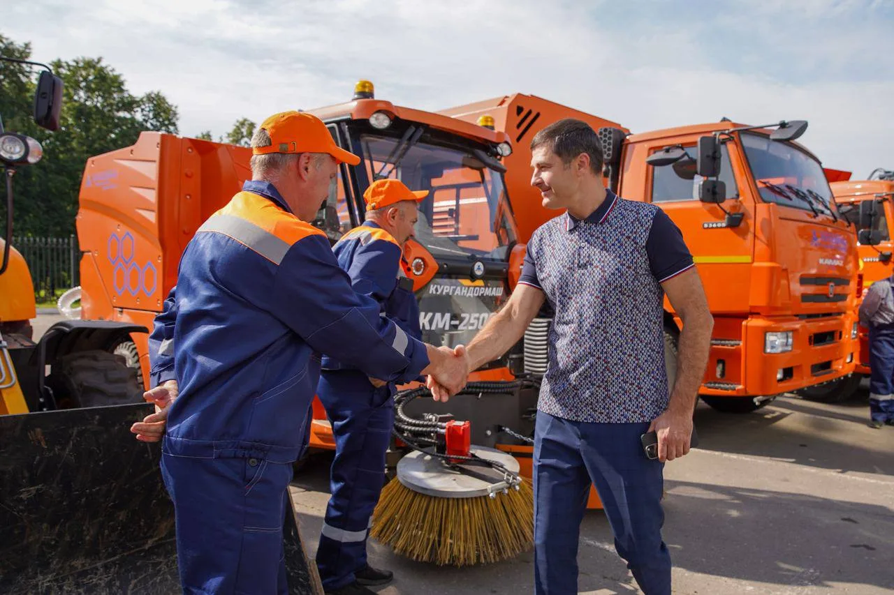 Владимир Волков вручил в Люберцах ключи от новой коммунальной и дорожной техники