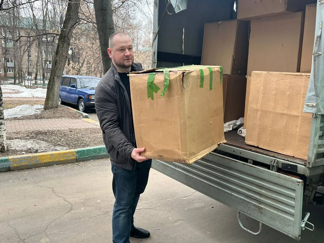 Депутат Люберец передал в зону СВО вещи первой необходимости