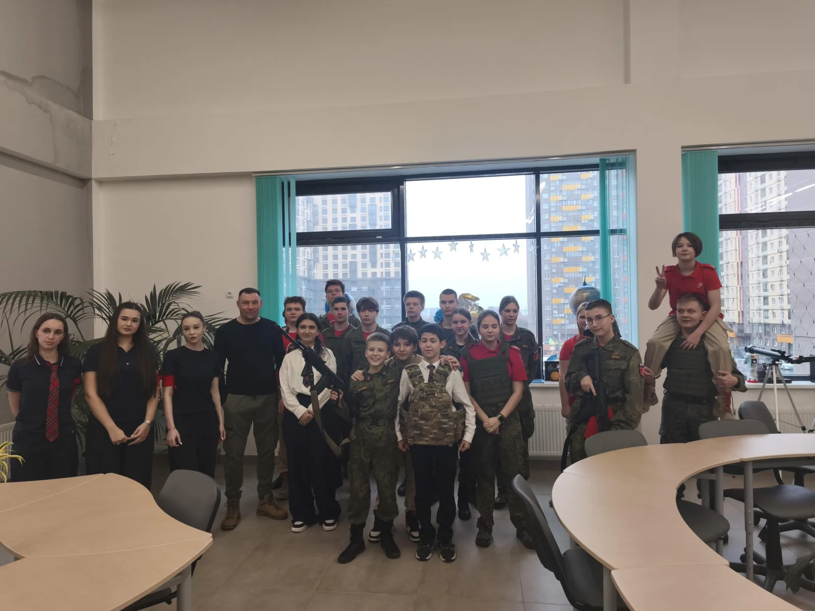 Ветеран СВО провёл урок мужества для школьников Люберец