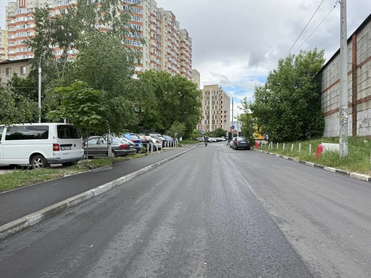 На 1-м Лермонтовском проезде в Люберцах завершили укладку нового асфальта