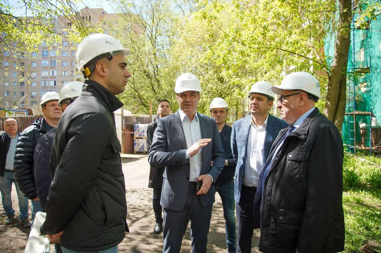 Владимир Волков проверил ход капремонта МКД в Люберцах