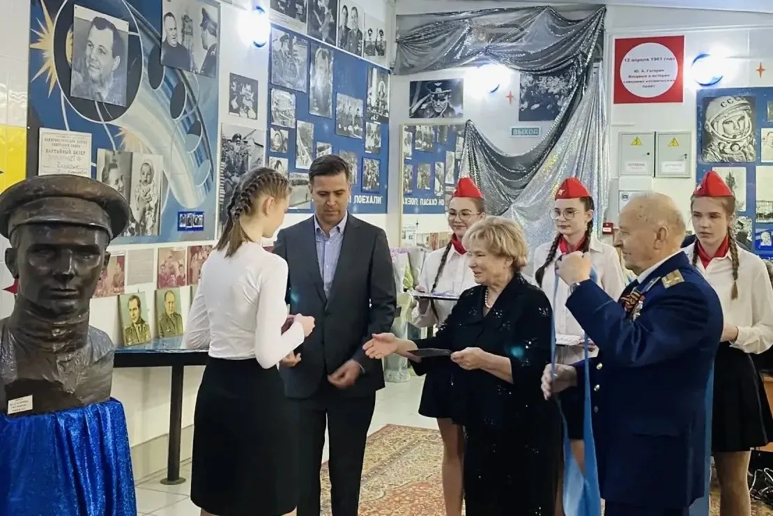 Двенадцать студентов Люберецкого техникума приняли в «Гагаринцы»