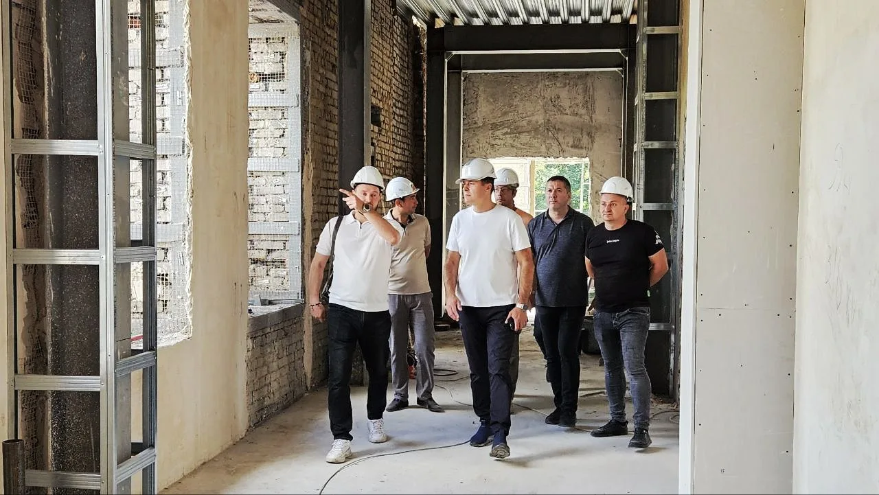 Владимир Волков проверил ход капитального ремонта корпуса гимназии №18