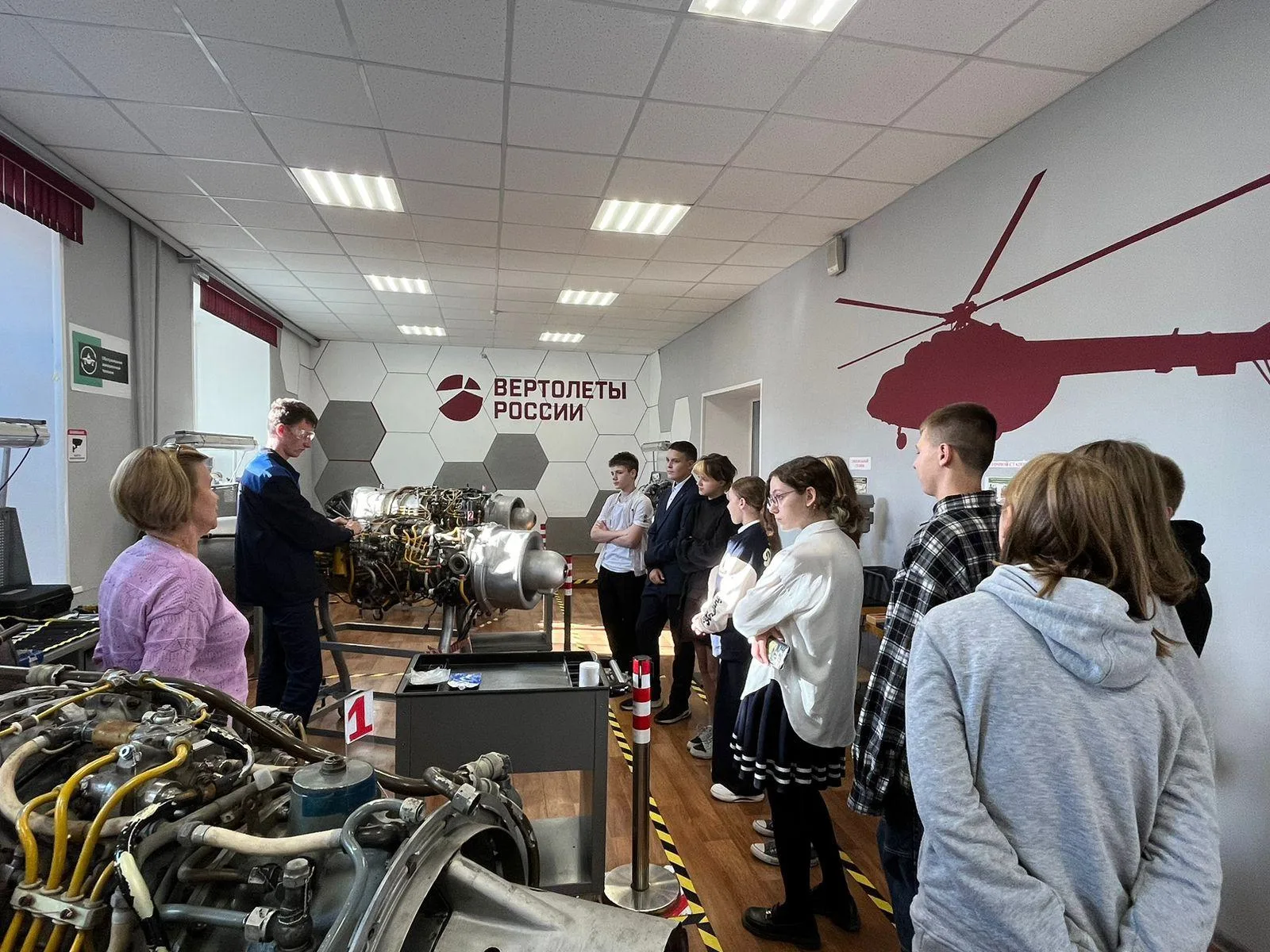 В техникуме Люберец провели для школьников профориентацию по обслуживанию авиационной техники