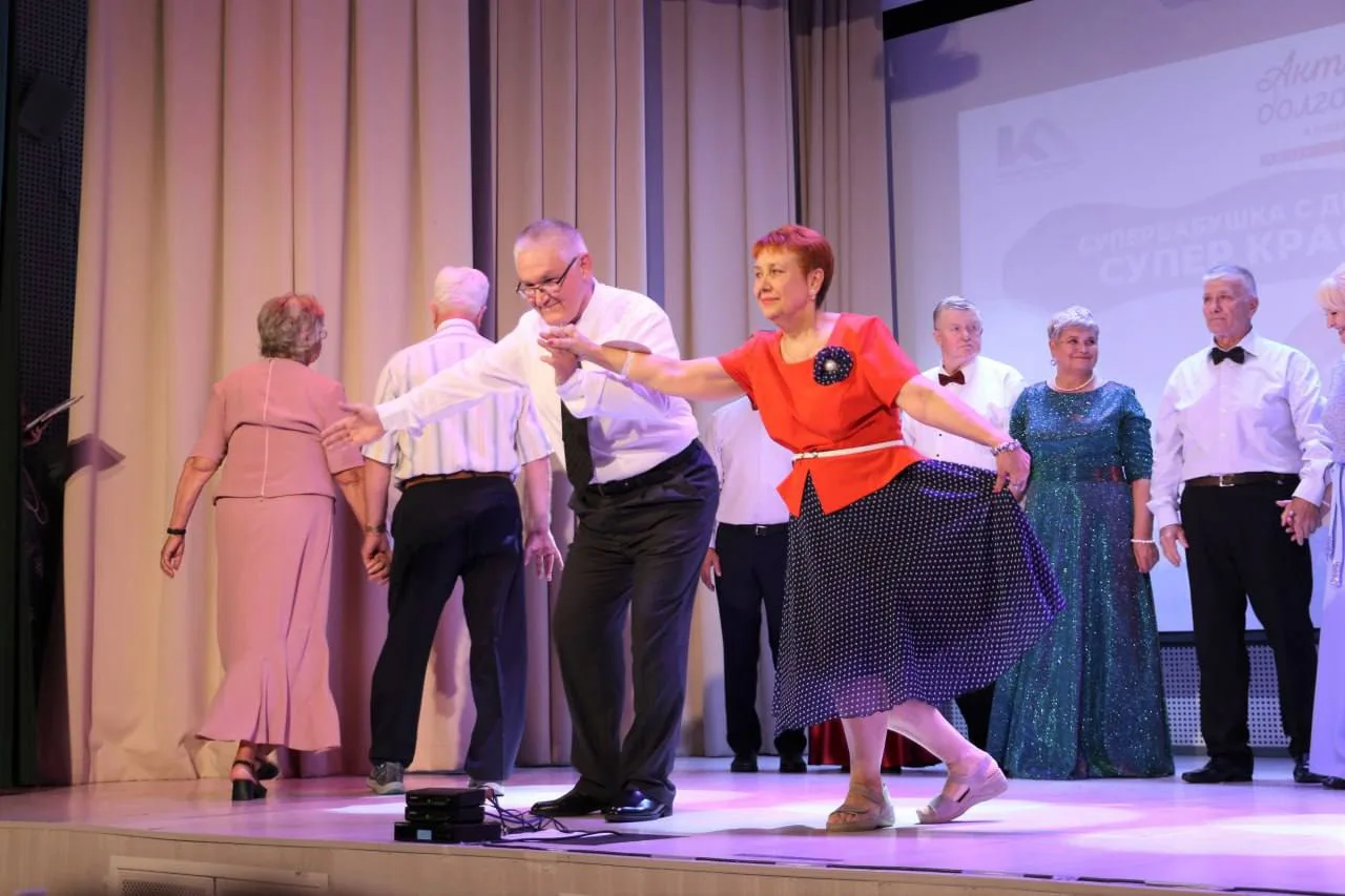 Владимир Ружицкий поздравил участников окружного конкурса «Супербабушка с дедушкой рядышком»