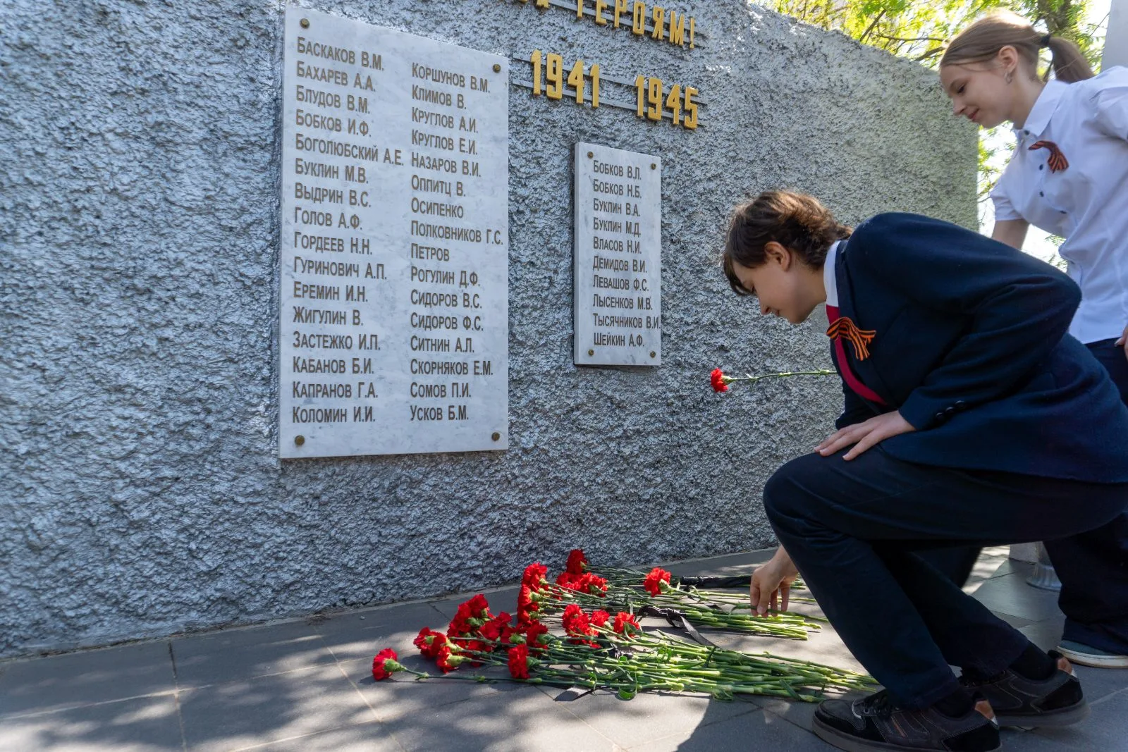 Партийцы в Люберцах проводят акции ко Дню Победы