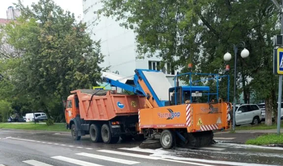 Почти 500 километров автодорог промыли в Люберцах за неделю