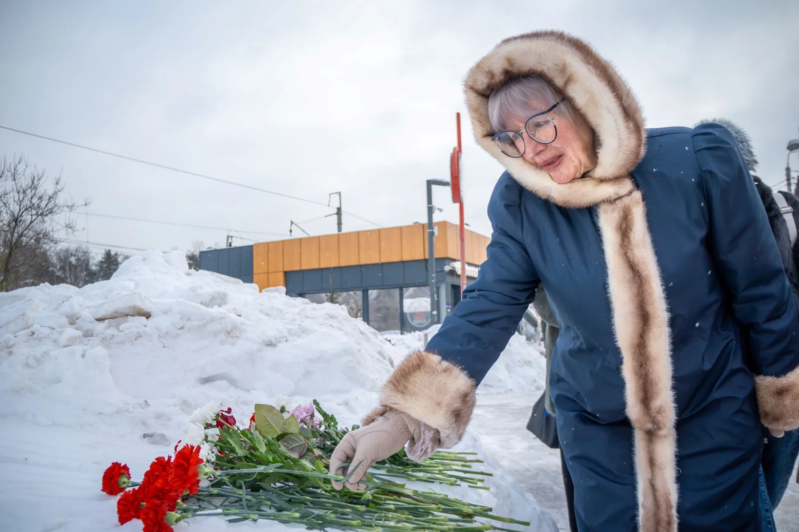 «Единая Россия» в Люберцах почтила память Пушкина: у памятника в Томилине собрались десятки жителей