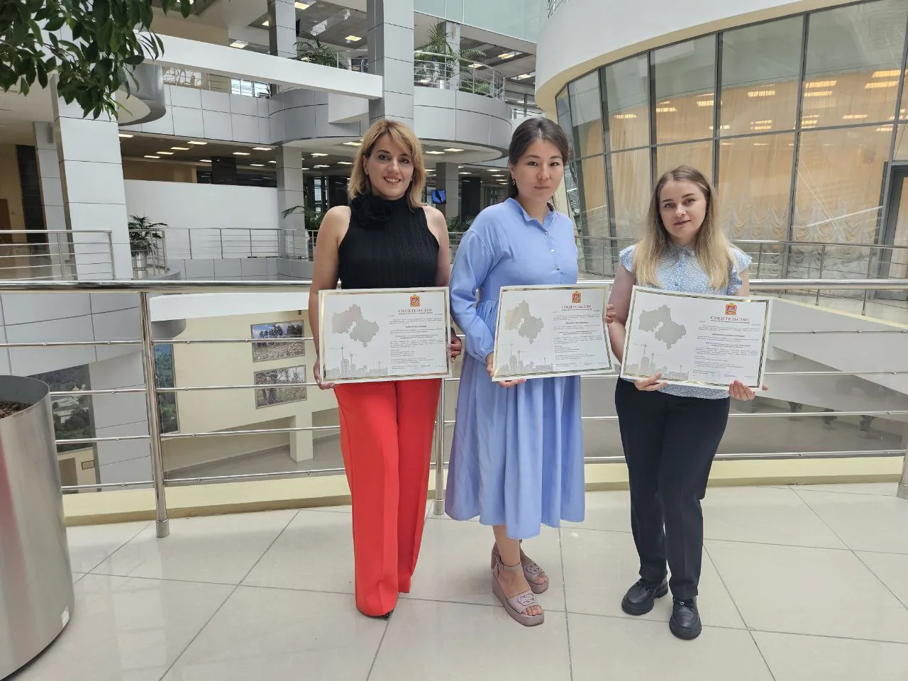 Врачу-терапевту и двум медсестрам Люберецкой больницы вручили сертификаты на приобретение жилья