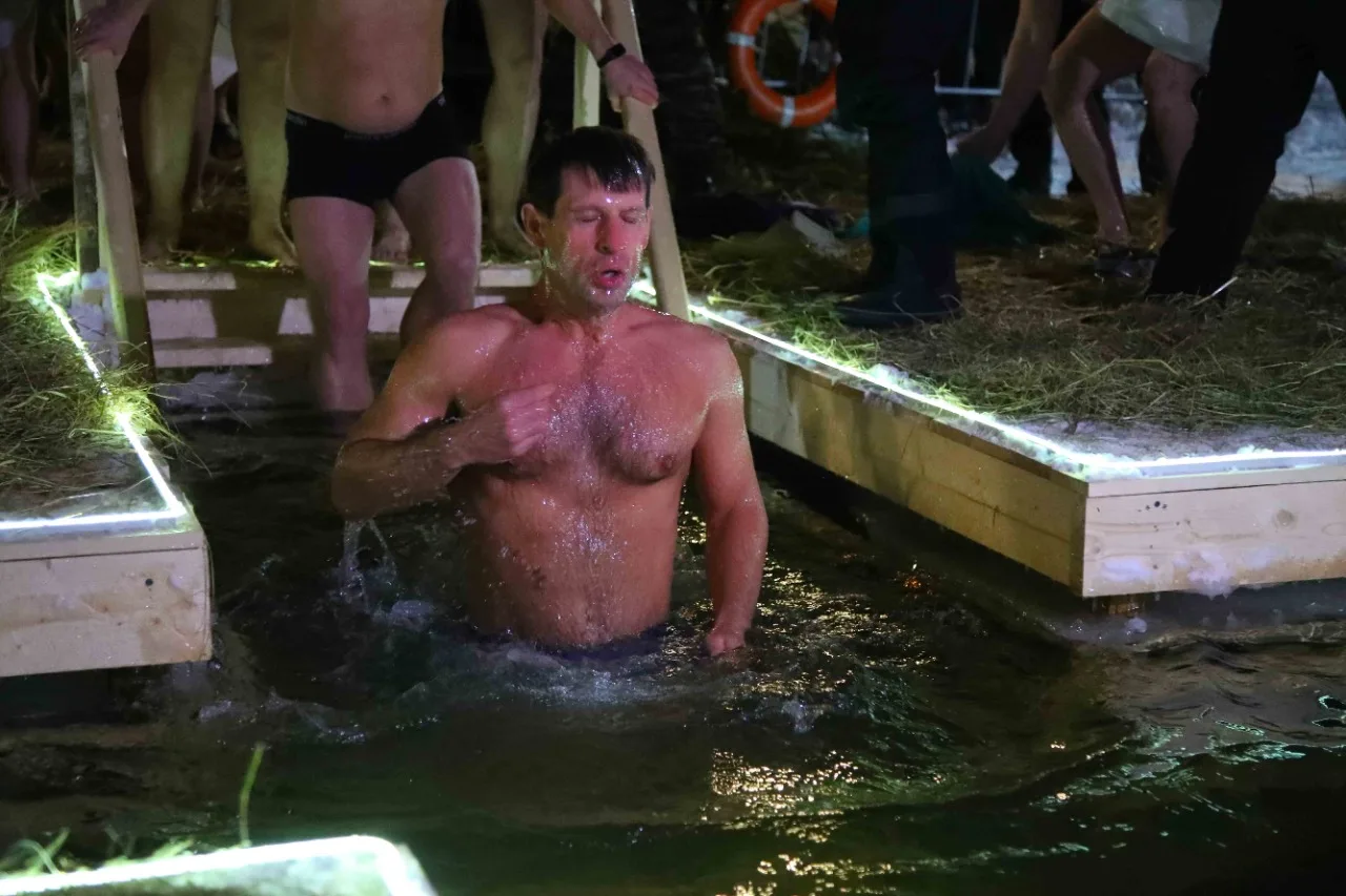 Спасатели призвали жителей Люберец соблюдать правила безопасности при купании в проруби