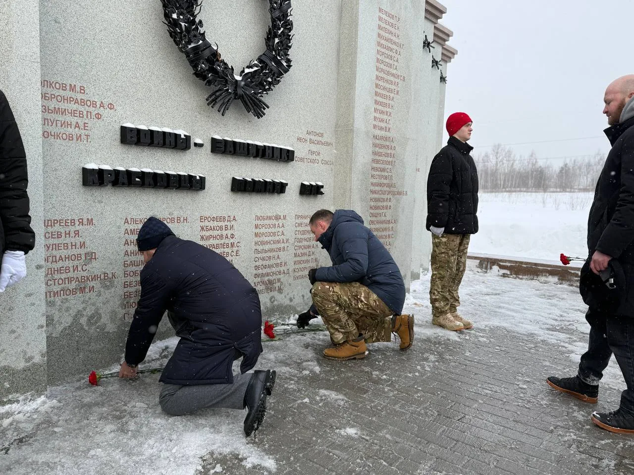 «Вахта памяти» и возложение цветов к стеле «Защитникам Отечества в годы Великой Отечественной войны» прошли в поселке Красково