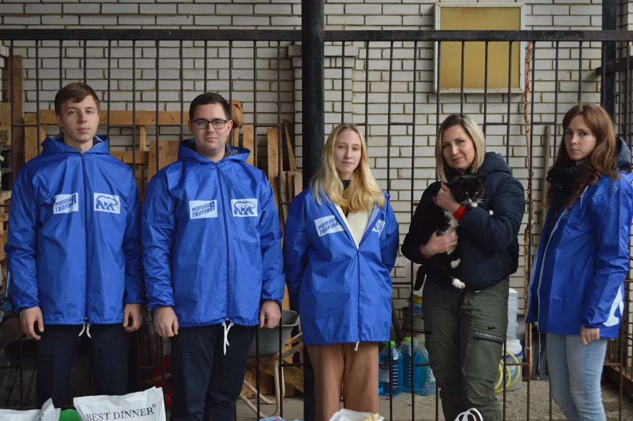 Более 111 кг корма передали активисты из Люберец в фонд для животных