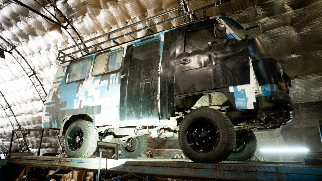 Более 50 машин восстановили и передали в зону СВО волонтеры Люберец