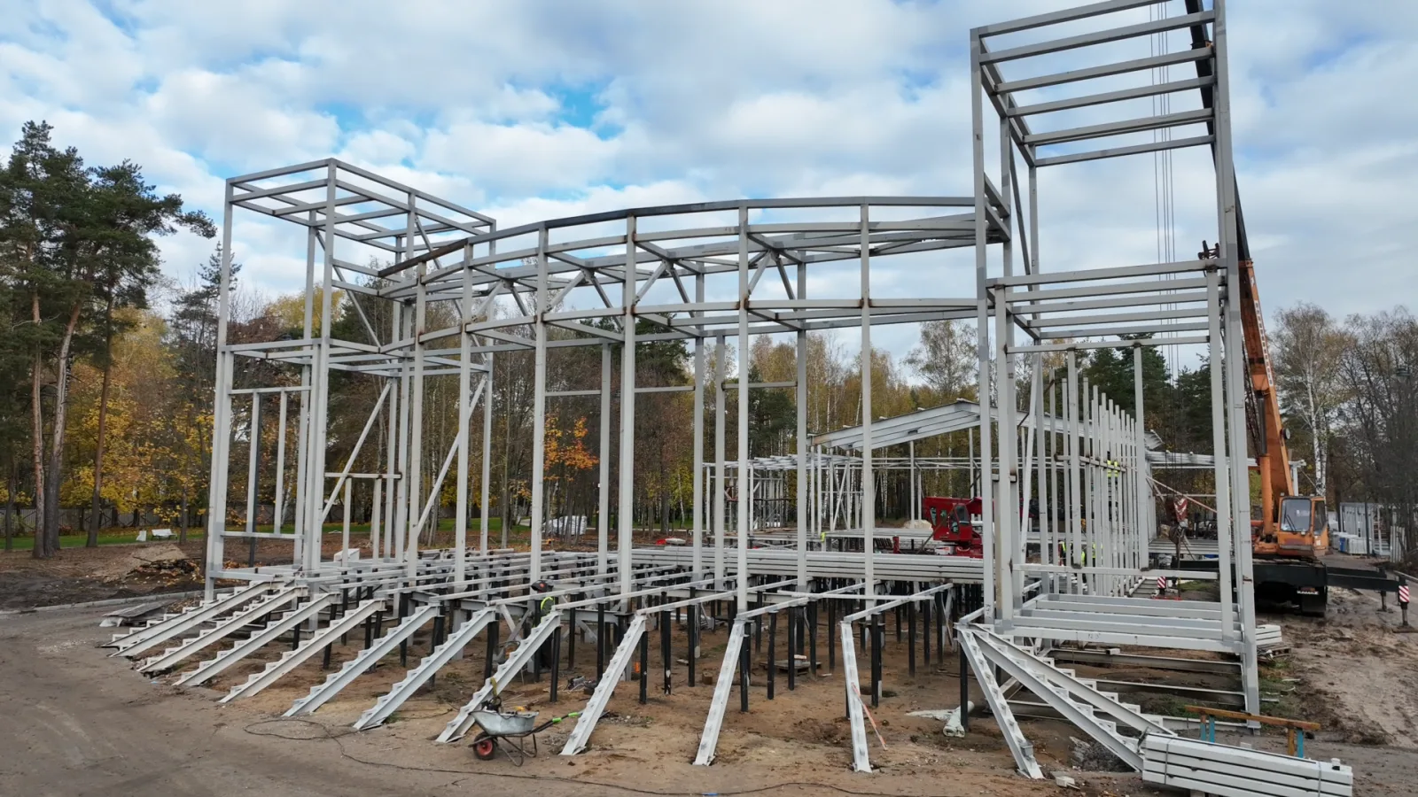 Теннисные столы и памп-трек установили в Летнем парке в поселке Малаховка