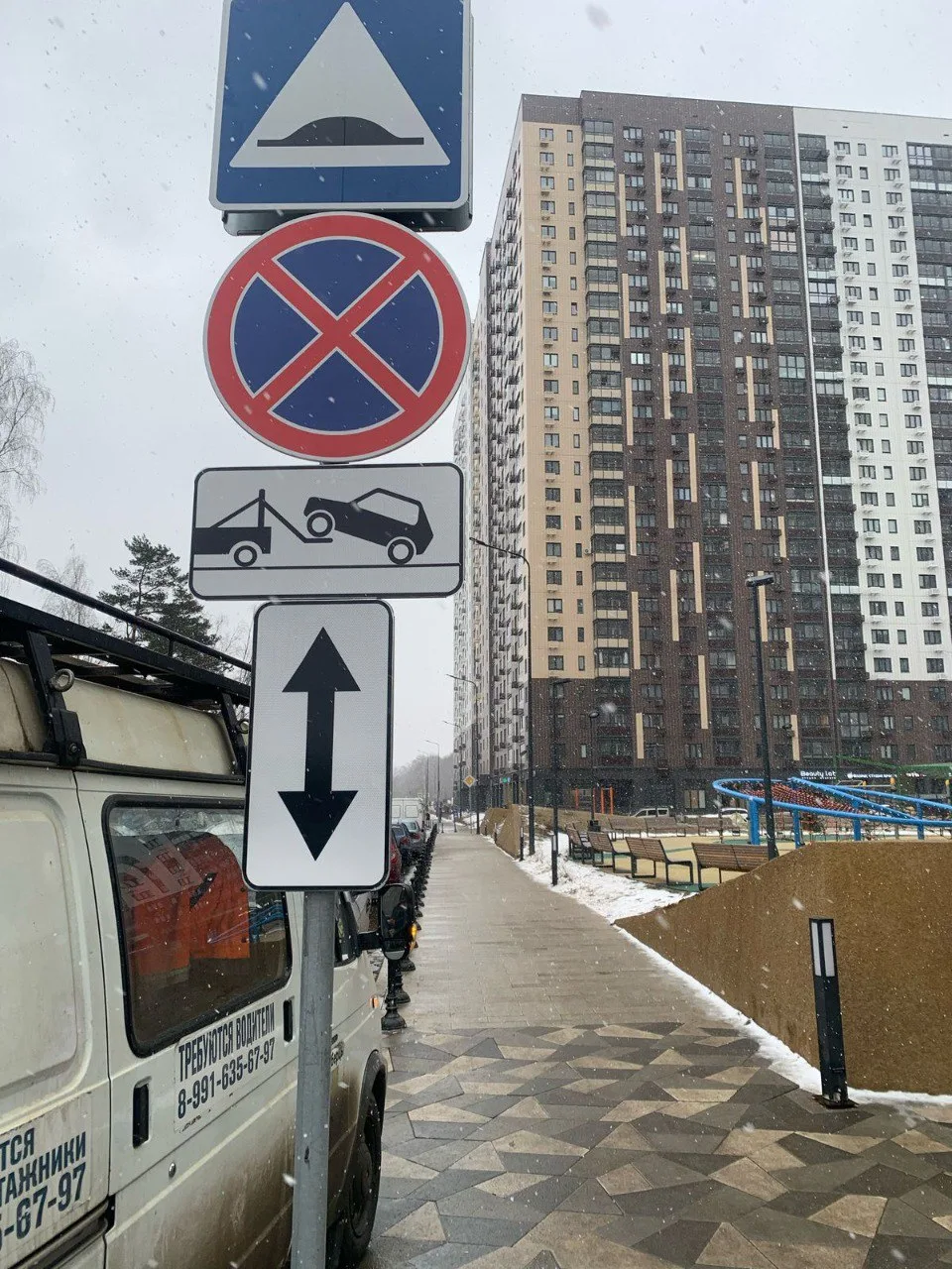 Знаки, запрещающие остановку транспортных средств, установили на улице Рождественской в Люберцах