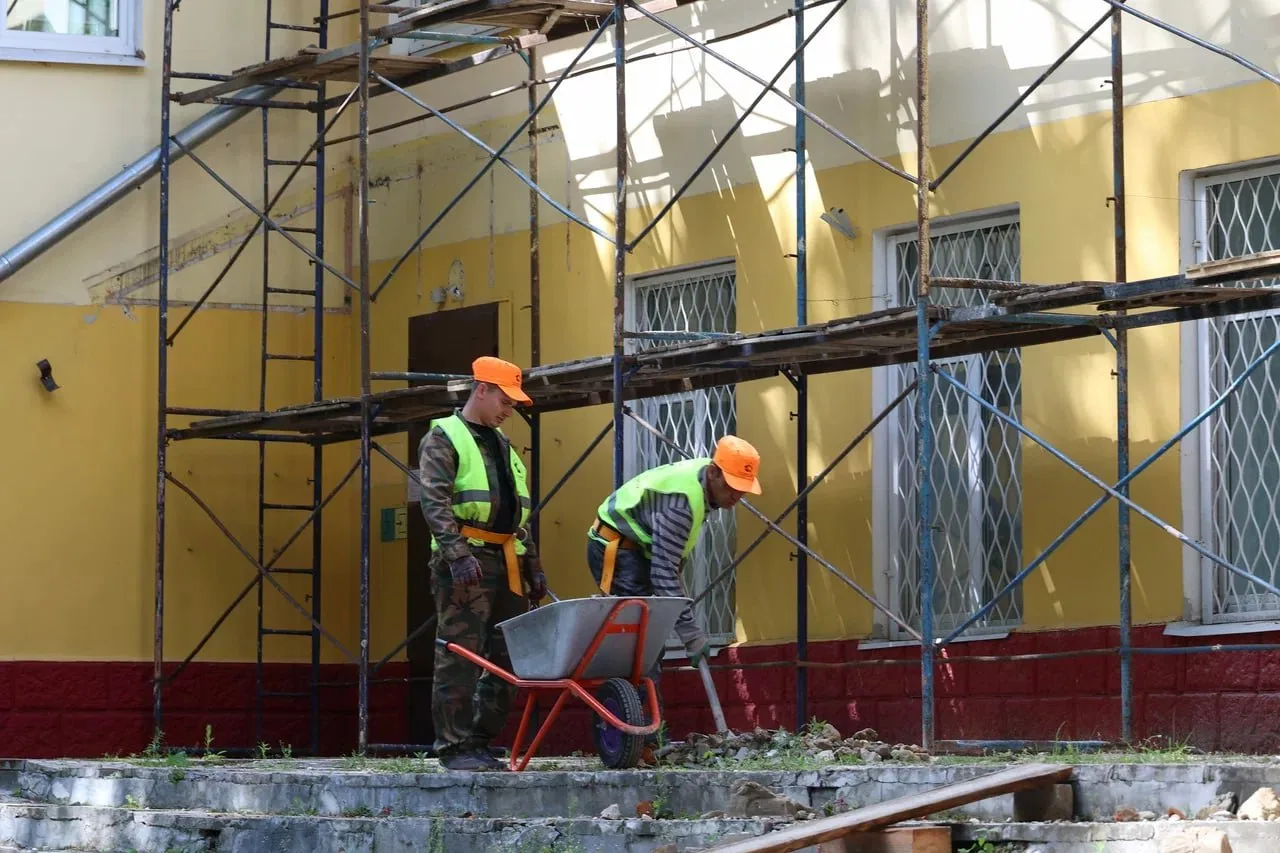 Ремонт кровли культурно-эстетического центра в Дзержинском Люберец завершат в середине августа