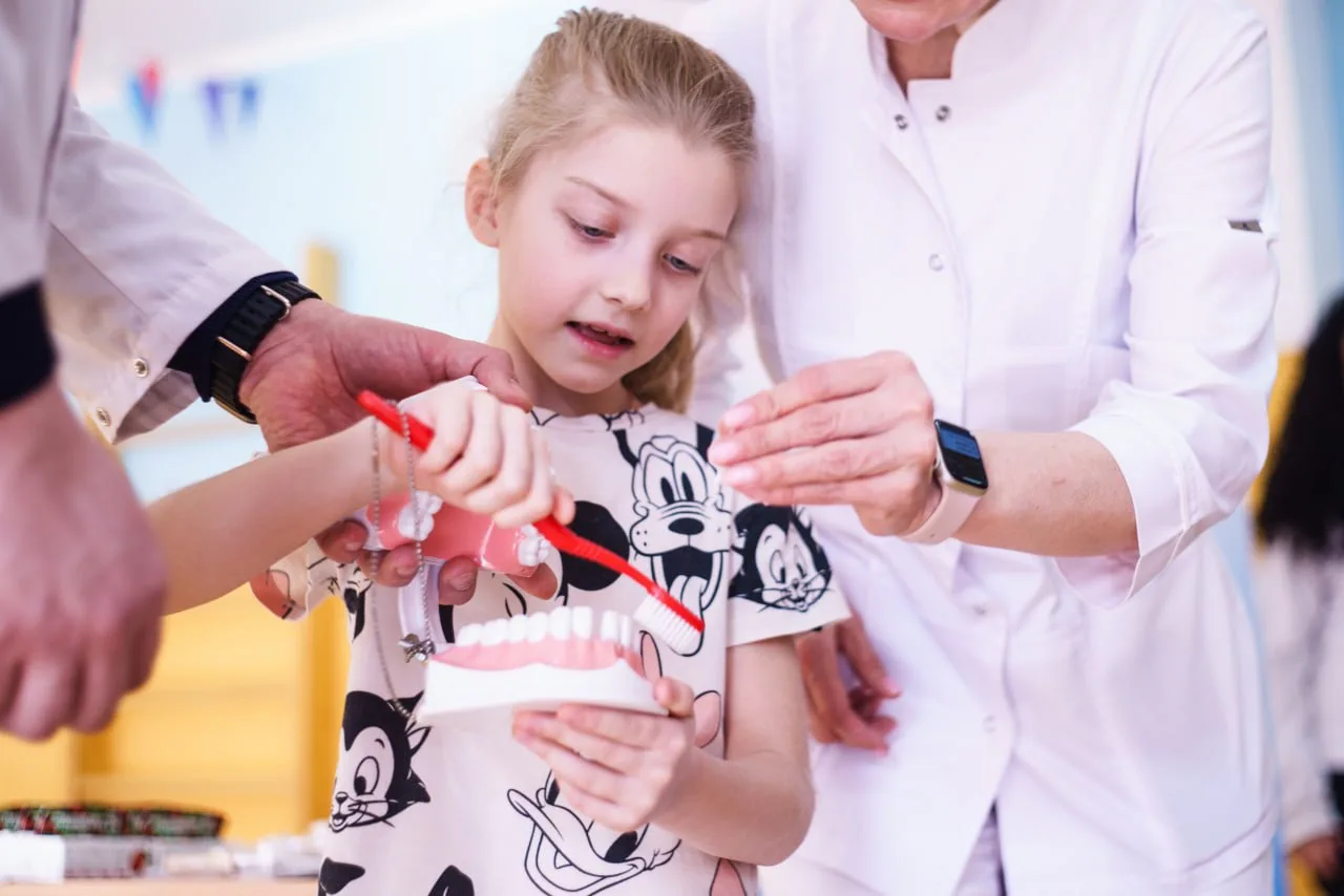 В Люберцах провели лекцию для дошкольников по правильной чистке зубов в честь Всемирного дня стоматологического здоровья