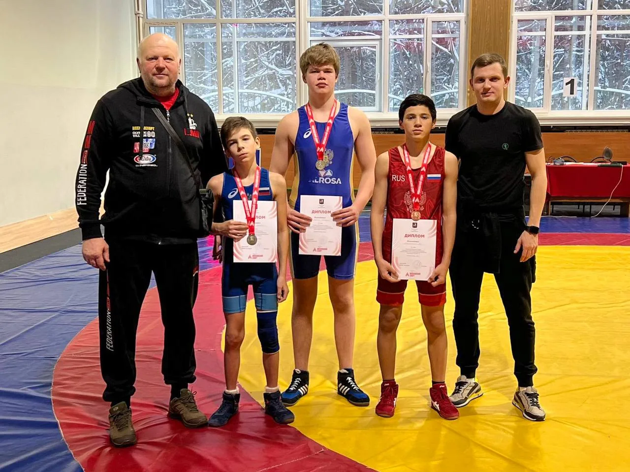 Спортсмены Люберец заняли три призовых места на межрегиональном турнире по борьбе