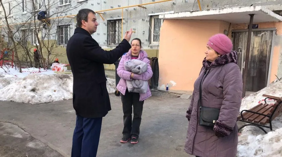 Депутат проверил капитальный ремонт жилого дома в Люберцах