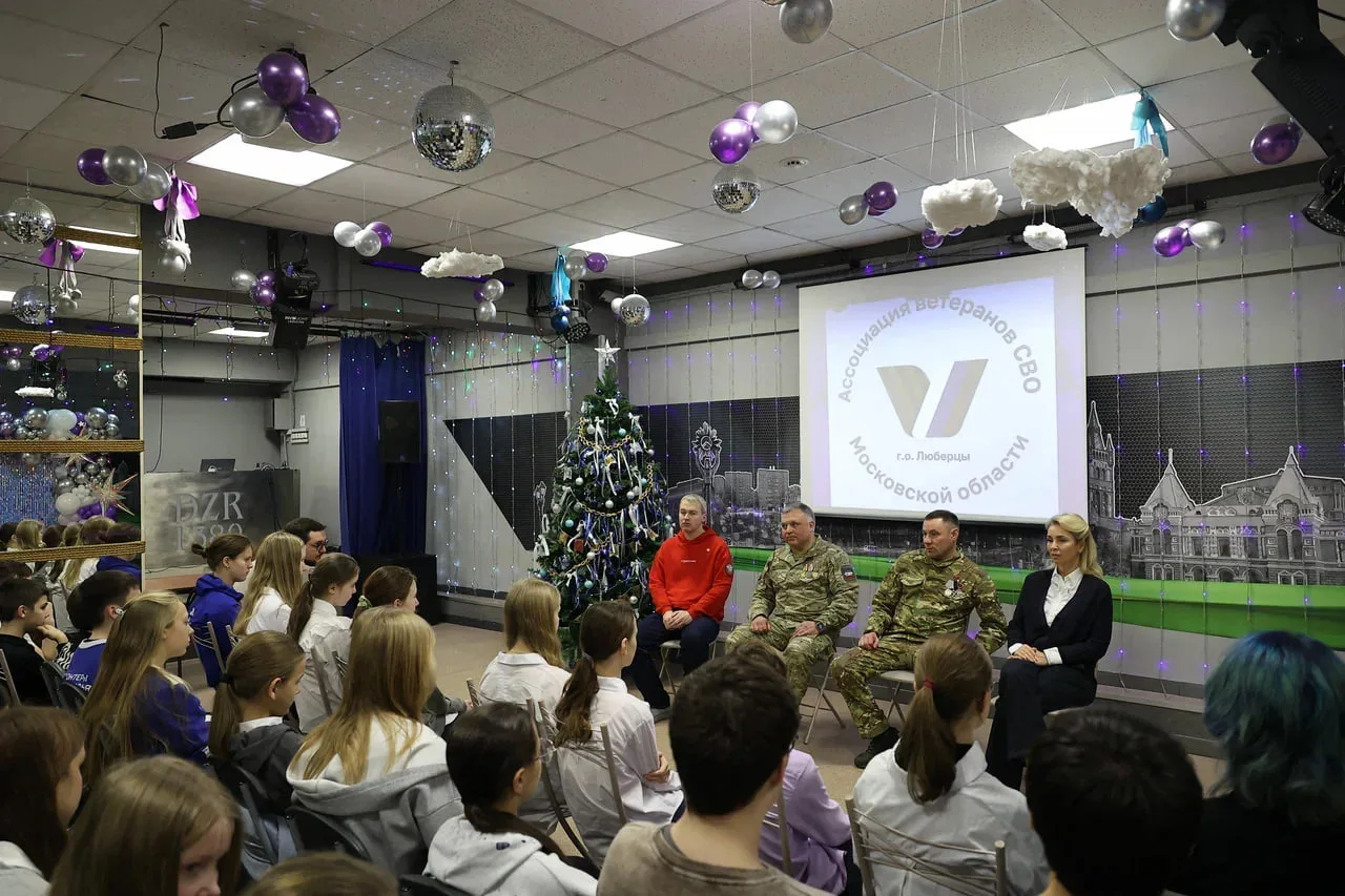 Ветераны СВО Люберец научили школьников основам тактической медицины на «Уроке мужества»