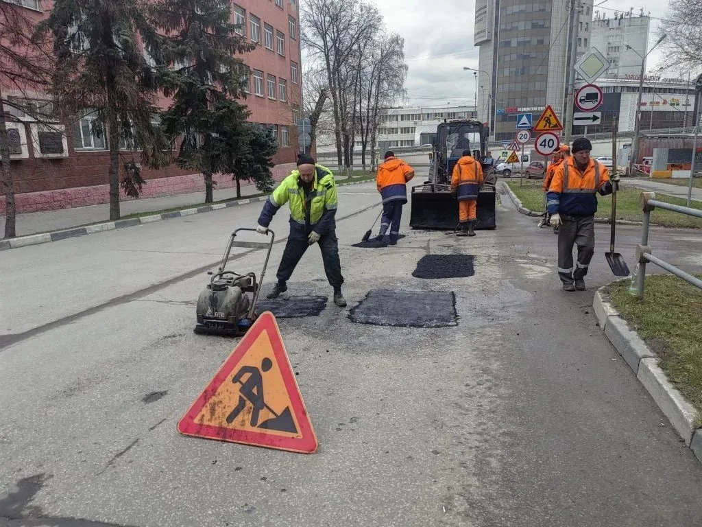 Более 5500 ям ликвидировали на дорогах Люберец с начала весны