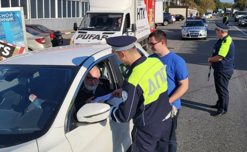 Молодогвардейцы из Люберец раздали тематические листовки водителям