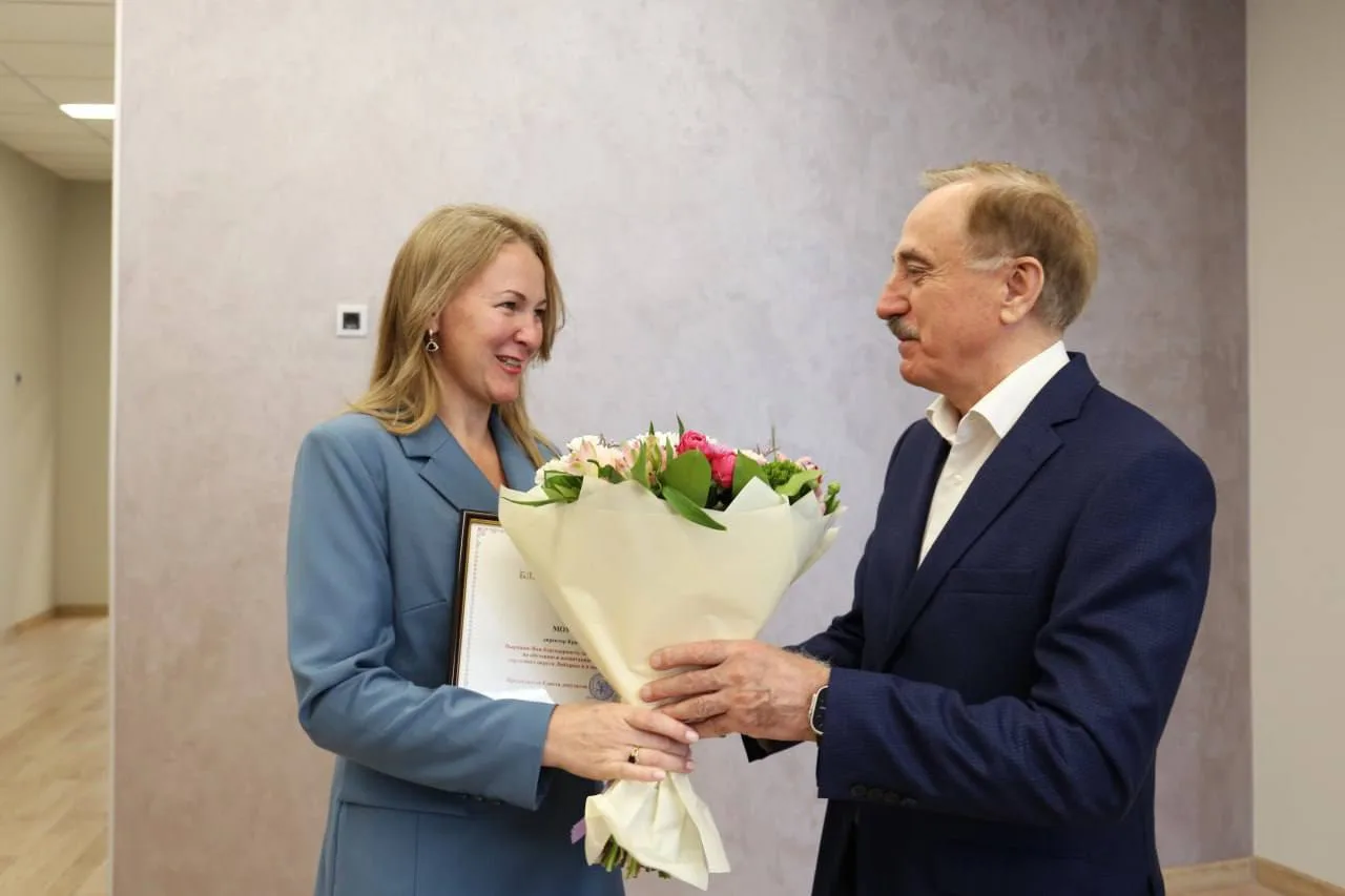 Владимир Ружицкий поздравил накануне Дня учителя педагогов Люберец, вручил грамоты