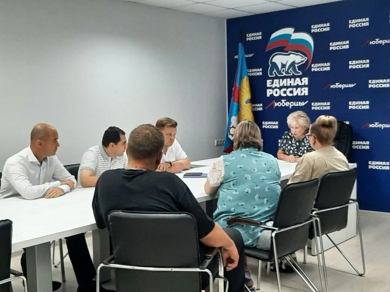 Партийцы ответили на вопросы жителей Люберец по темам городской среды и благоустройства