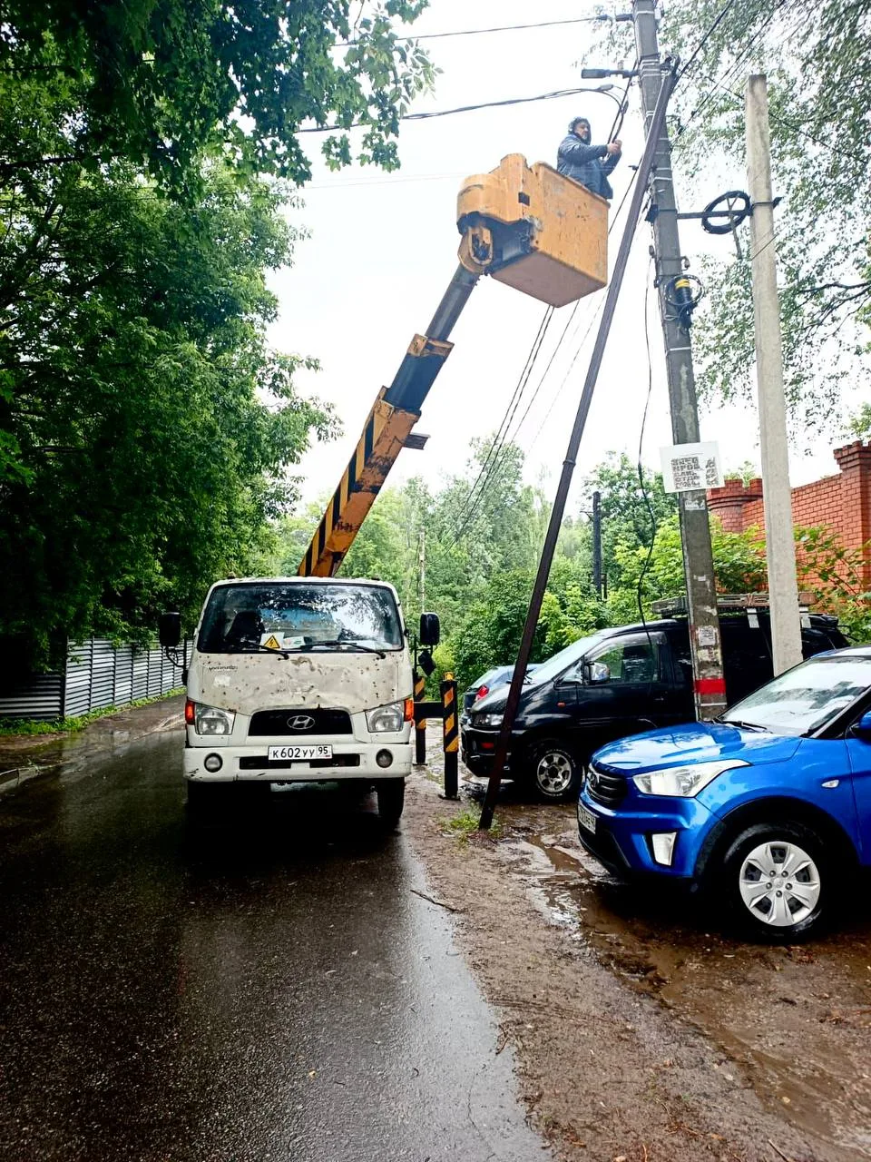 В поселках Люберец ведутся работы по обслуживанию уличного освещения