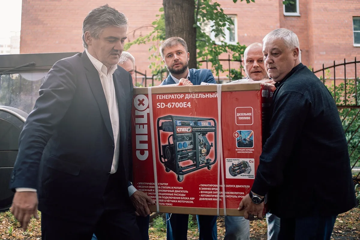Депутаты Люберец передали генератор для бойцов СВО