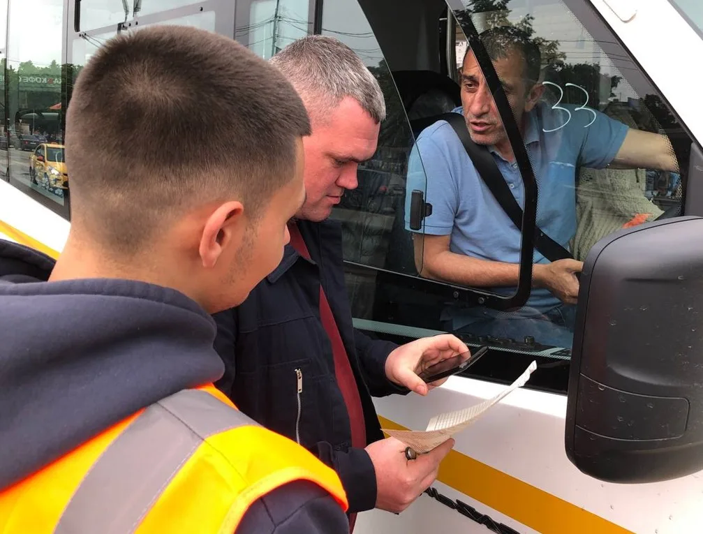 Водителям Люберец напомнили о штрафах за прием оплаты проезда наличными или переводом