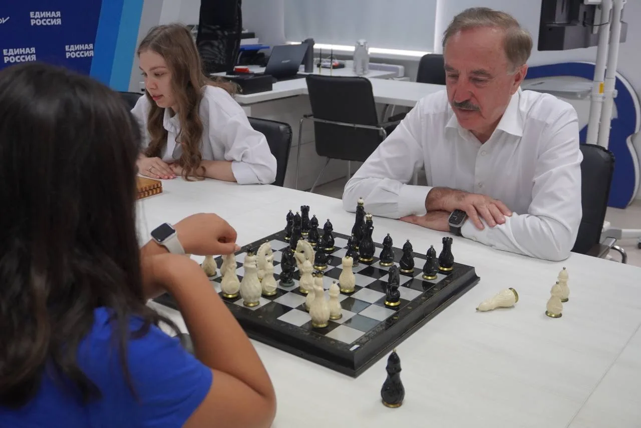 Владимир Ружицкий в рамках партпроекта «Детский спорт» принял участие в турнире по шахматам