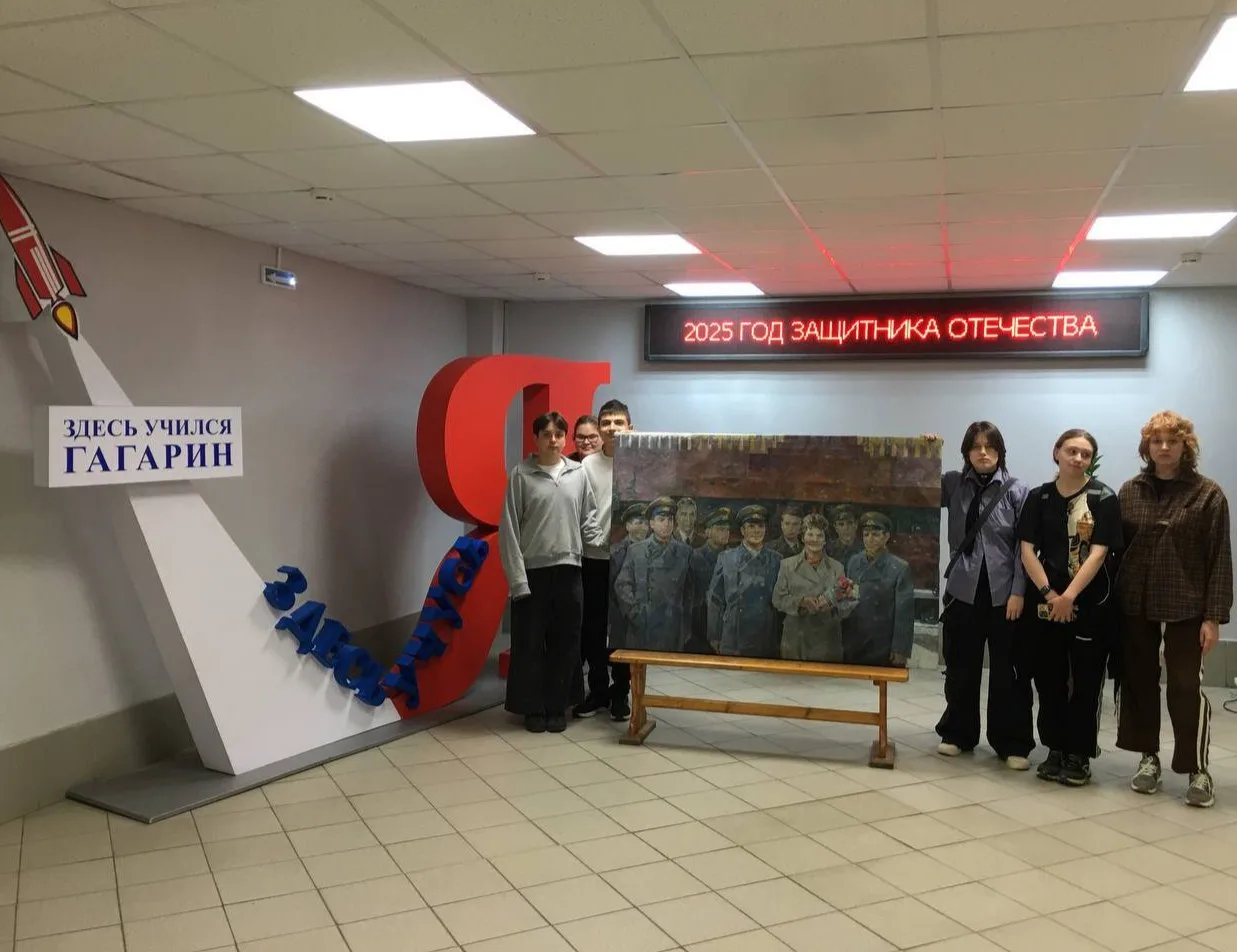 Студенты Люберец восстановили картину «Космонавты на Красной площади» за восемь месяцев