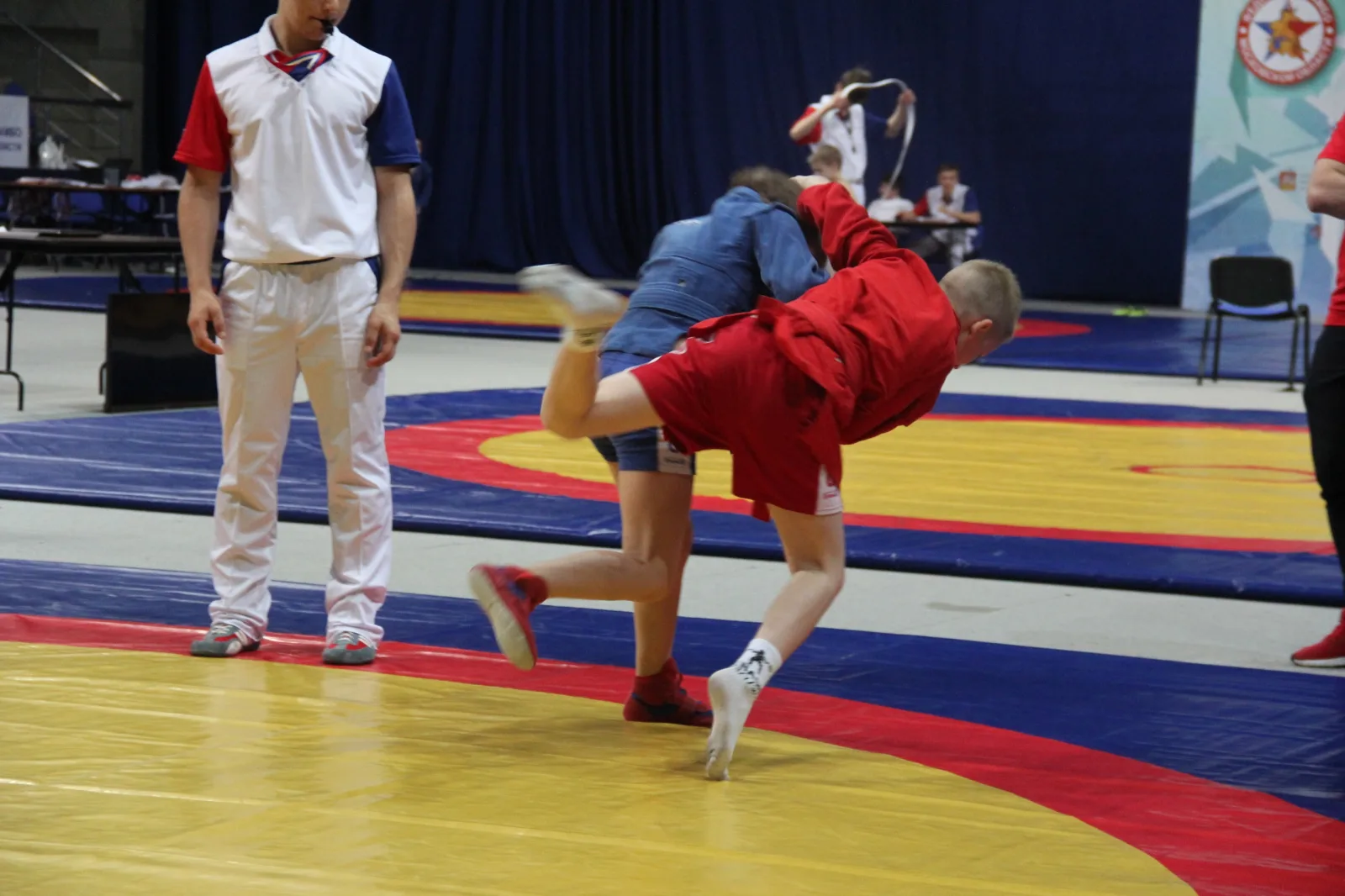 Спортсмены Федерации самбо Люберец завершили спортивный сезон соревнованиями во Дворце спорта «Триумф»