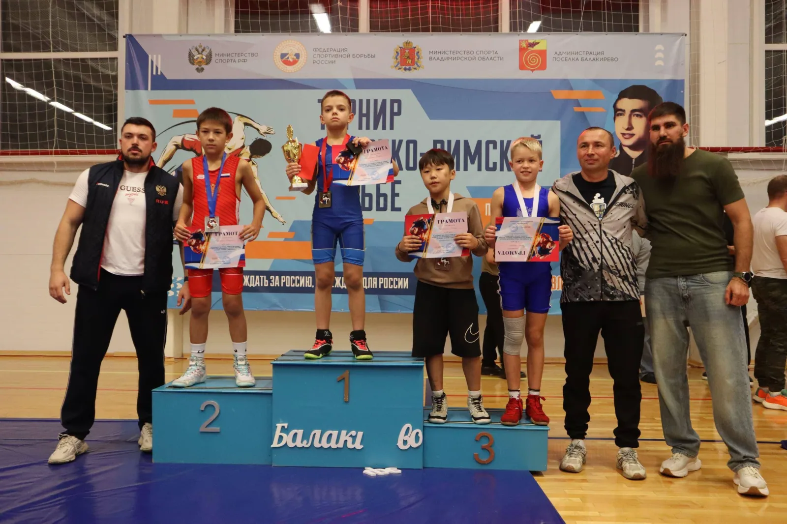 Золото и серебро завоевали люберецкие спортсмены на турнире по греко-римской борьбе