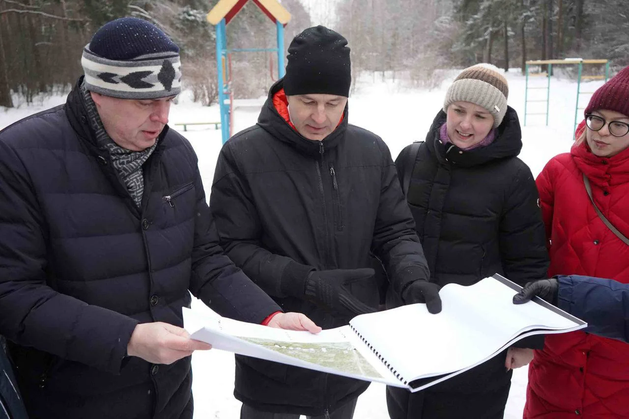 Владимир Волков вместе с жителями Люберец обсудил проект благоустройства парка в поселке