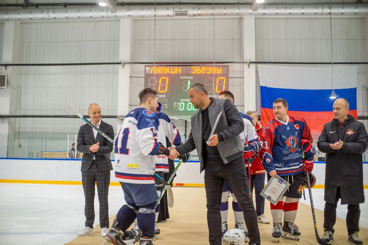 Спорт во имя добра: в Малаховке состоялся благотворительный хоккейный матч