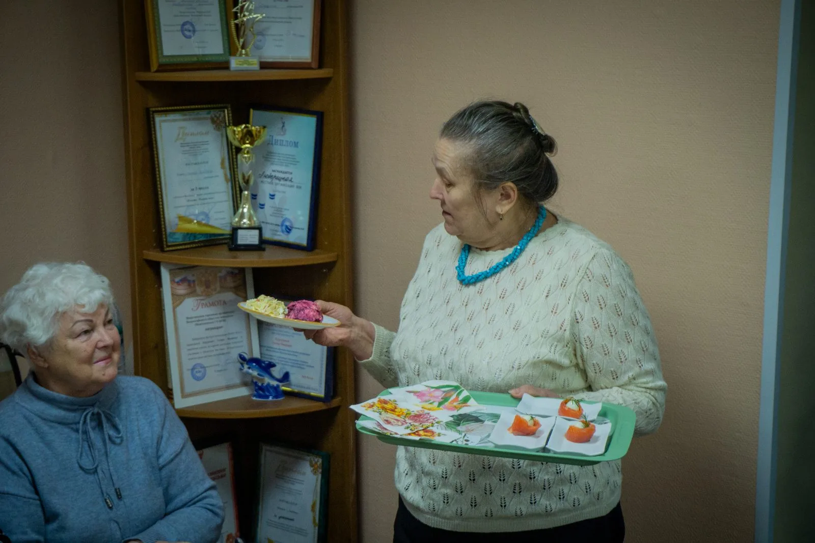 Партийцы поддержали кулинарный конкурс в Обществе инвалидов Люберец
