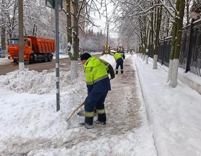 Почти 1, 6 тысячи кубометров снега вывезли с дорог Люберец за неделю
